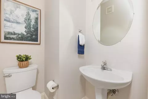 Bath - 9195 Matthew Dr, Manassas Park, VA 20111 photo 1 of 3