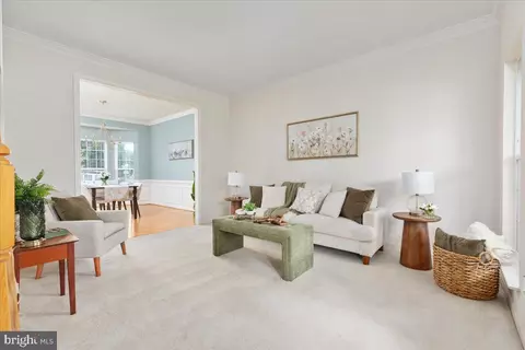 Living - 9195 Matthew Dr, Manassas Park, VA 20111 photo 2 of 7