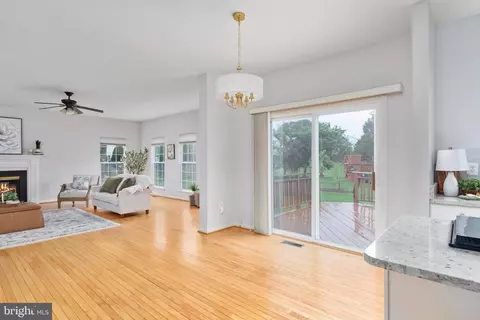 Living - 9195 Matthew Dr, Manassas Park, VA 20111 photo 6 of 7