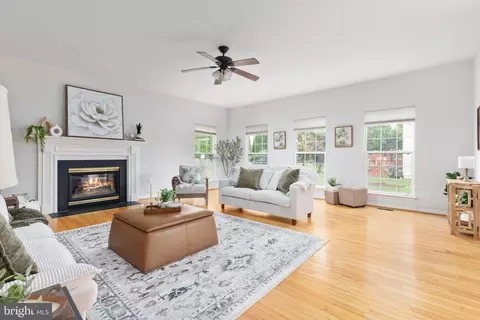 Living - 9195 Matthew Dr, Manassas Park, VA 20111 photo 7 of 7