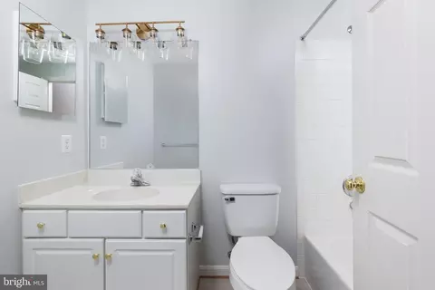 Bath - 9195 Matthew Dr, Manassas Park, VA 20111 photo 3 of 3