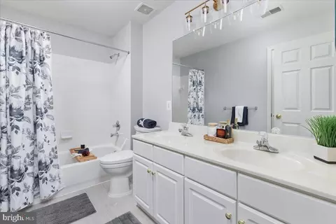 Bath - 9195 Matthew Dr, Manassas Park, VA 20111 photo 2 of 3