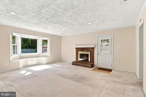 Living - 179 Colburn Dr, Manassas Park, VA 20111 photo 5 of 8