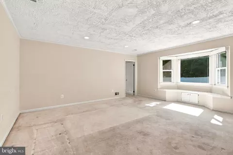 Living - 179 Colburn Dr, Manassas Park, VA 20111 photo 7 of 8