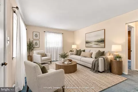 Living - 179 Colburn Dr, Manassas Park, VA 20111 photo 2 of 8