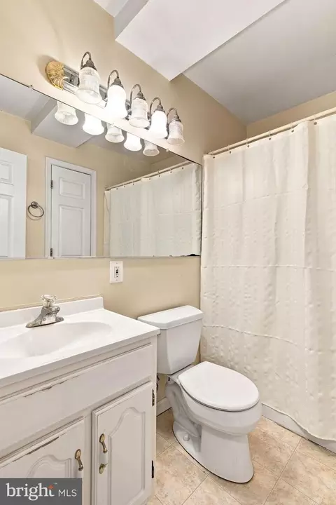 Bath - 179 Colburn Dr, Manassas Park, VA 20111 photo 1 of 3