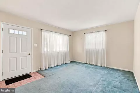 Living - 179 Colburn Dr, Manassas Park, VA 20111 photo 1 of 8