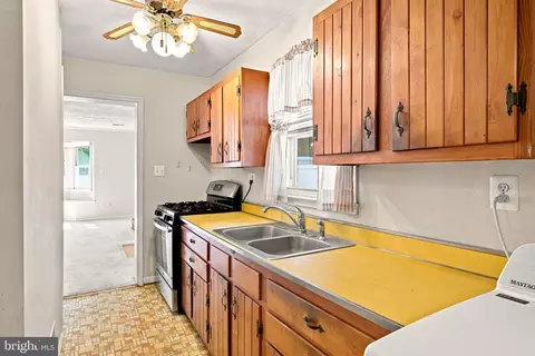 Kitchen - 179 Colburn Dr, Manassas Park, VA 20111 photo 1 of 2