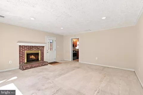 Living - 179 Colburn Dr, Manassas Park, VA 20111 photo 6 of 8