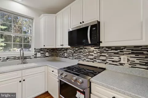 Kitchen - 9317 Paul Dr, Manassas Park, VA 20111 photo 6 of 7