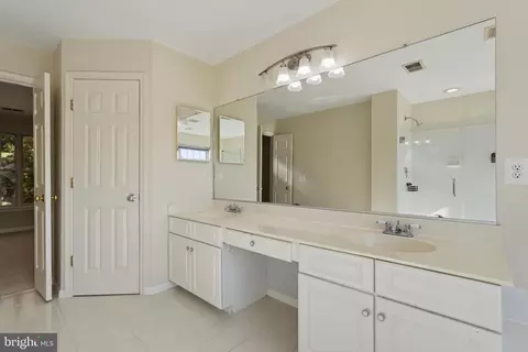 Bath - 9317 Paul Dr, Manassas Park, VA 20111 photo 2 of 3
