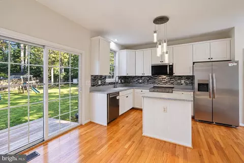 Kitchen - 9317 Paul Dr, Manassas Park, VA 20111 photo 4 of 7