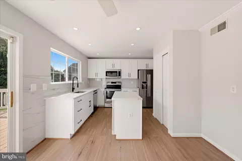 Kitchen - 9302 Elise Ct, Manassas Park, VA 20111 photo 1 of 2