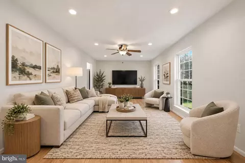 Living - 9302 Elise Ct, Manassas Park, VA 20111 photo 2 of 2