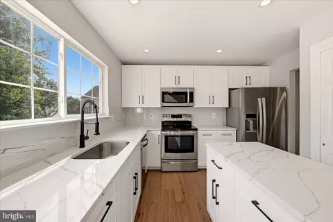 Kitchen - 9302 Elise Ct, Manassas Park, VA 20111 photo 2 of 2