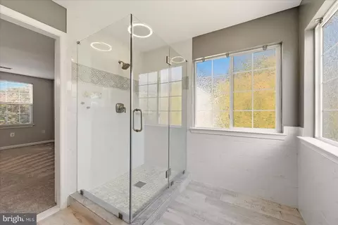 Bath - 9302 Elise Ct, Manassas Park, VA 20111 photo 2 of 4