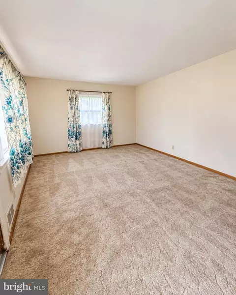 Living - 181 Lambert Dr, Manassas Park, VA 20111 photo 1 of 1