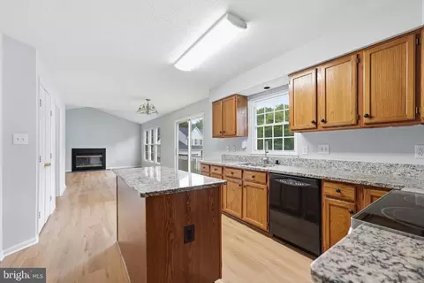 Kitchen - 9260 Matthew Dr, Manassas Park, VA 20111 photo 2 of 3