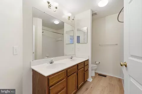 Entry Way - 9260 Matthew Dr, Manassas Park, VA 20111 photo 3 of 5