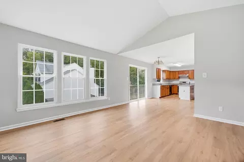 Living - 9260 Matthew Dr, Manassas Park, VA 20111 photo 4 of 5