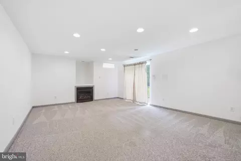 Living - 9260 Matthew Dr, Manassas Park, VA 20111 photo 3 of 5