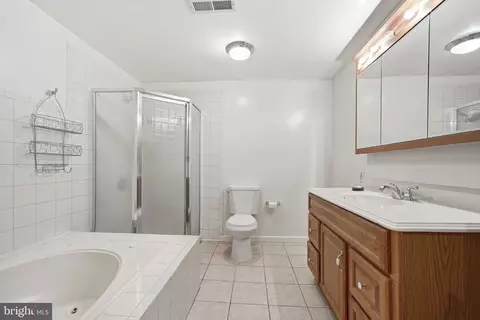 Bath - 9260 Matthew Dr, Manassas Park, VA 20111 photo 1 of 3