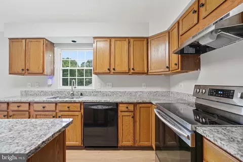 Kitchen - 9260 Matthew Dr, Manassas Park, VA 20111 photo 3 of 3