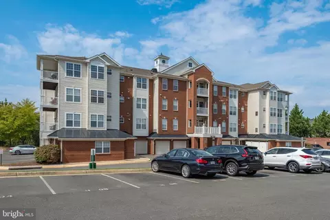 9712 Handerson Pl UNIT 301, Manassas Park, VA 20111