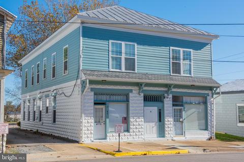 45 Cross St, Urbanna, VA 23175