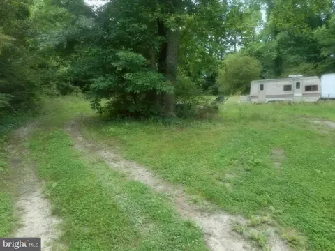 2526 General Puller Hwy, Saluda, VA 23149