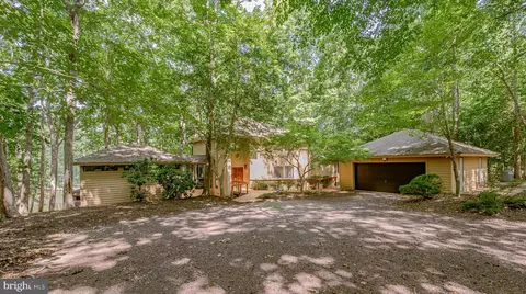 941 Wilton Coves Dr, Hartfield, VA 23071