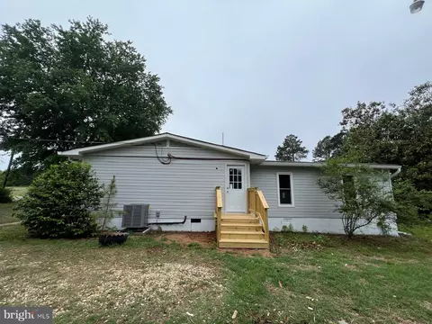 Exterior - 726 Courthouse Dr, Saluda, VA 23149 photo 6 of 9