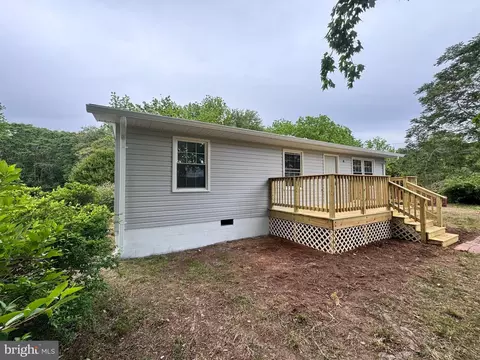 Exterior - 726 Courthouse Dr, Saluda, VA 23149 photo 4 of 9