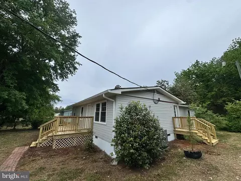 Exterior - 726 Courthouse Dr, Saluda, VA 23149 photo 7 of 9
