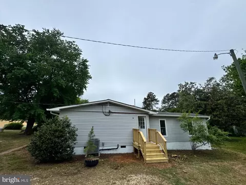 Exterior - 726 Courthouse Dr, Saluda, VA 23149 photo 8 of 9