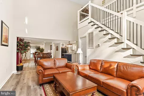 Entry Way - 517 W Riverside Dr, Lanexa, VA 23089 photo 5 of 7