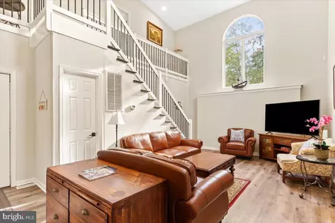 Entry Way - 517 W Riverside Dr, Lanexa, VA 23089 photo 2 of 7