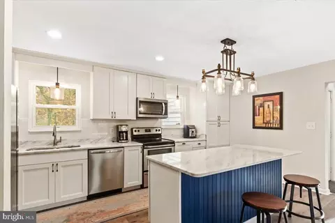 Kitchen - 517 W Riverside Dr, Lanexa, VA 23089 photo 1 of 4