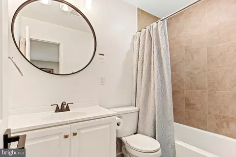 Bath - 517 W Riverside Dr, Lanexa, VA 23089 photo 2 of 4