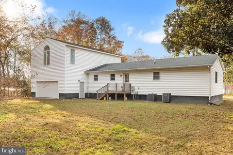 Exterior - 517 W Riverside Dr, Lanexa, VA 23089 photo 2 of 4