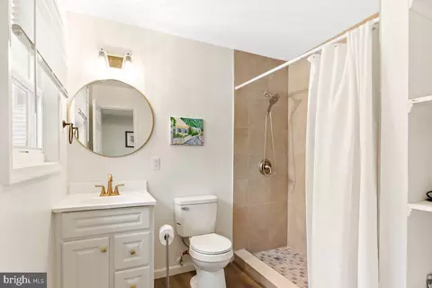Bath - 517 W Riverside Dr, Lanexa, VA 23089 photo 3 of 4