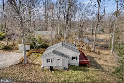 5708 Lakeview Rd, Quinton, VA 23141