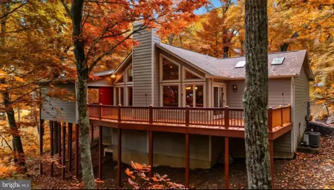 457 E Catoctin Dr, Roseland, VA 22967