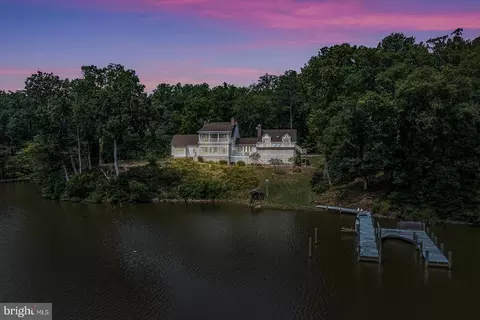 219 Creek View Ln, Callao, VA 22435