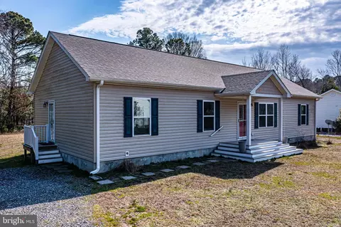 496 Twin Harbor Rd, Reedville, VA 22539