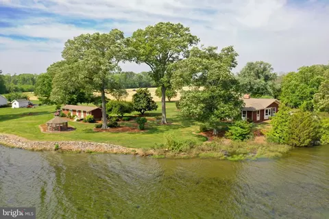 509 Wrights Cove Dr, Lottsburg, VA 22511