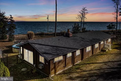 571 Chesapeake Beach Rd, Reedville, VA 22539