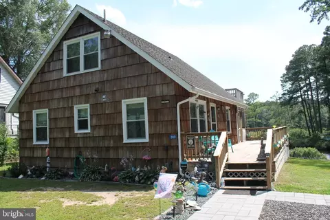 300 Maple Ln, Heathsville, VA 22473