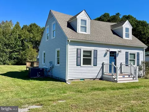 1878 Owl Town Rd, Callao, VA 22435