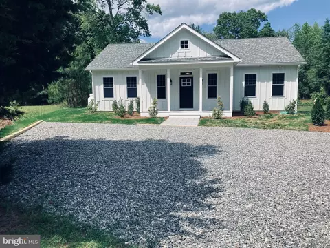 521 Taylors Beach Rd, Reedville, VA 22539